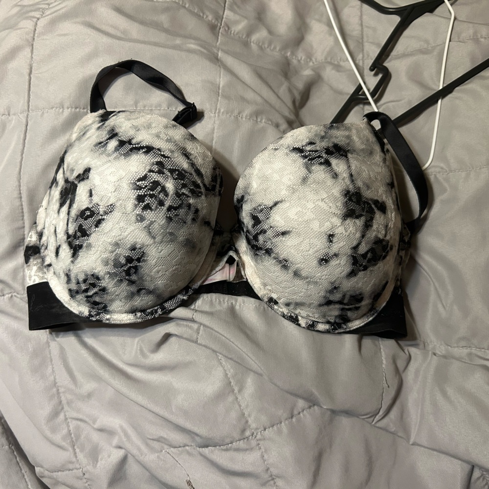 Pink/Victoria secret bra